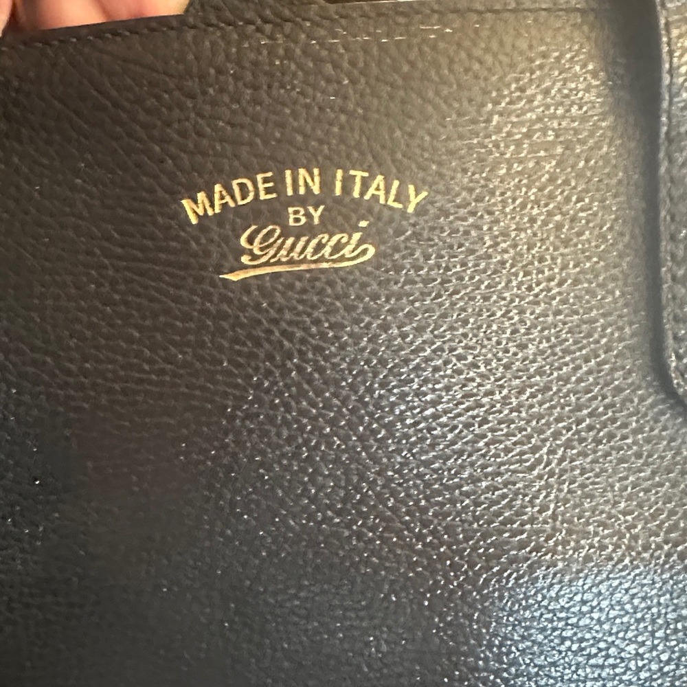 Gucci ❤️  Swing tote/Shopper in a black pebbled leather - Pre❤️Loved - Picture 3 of 17